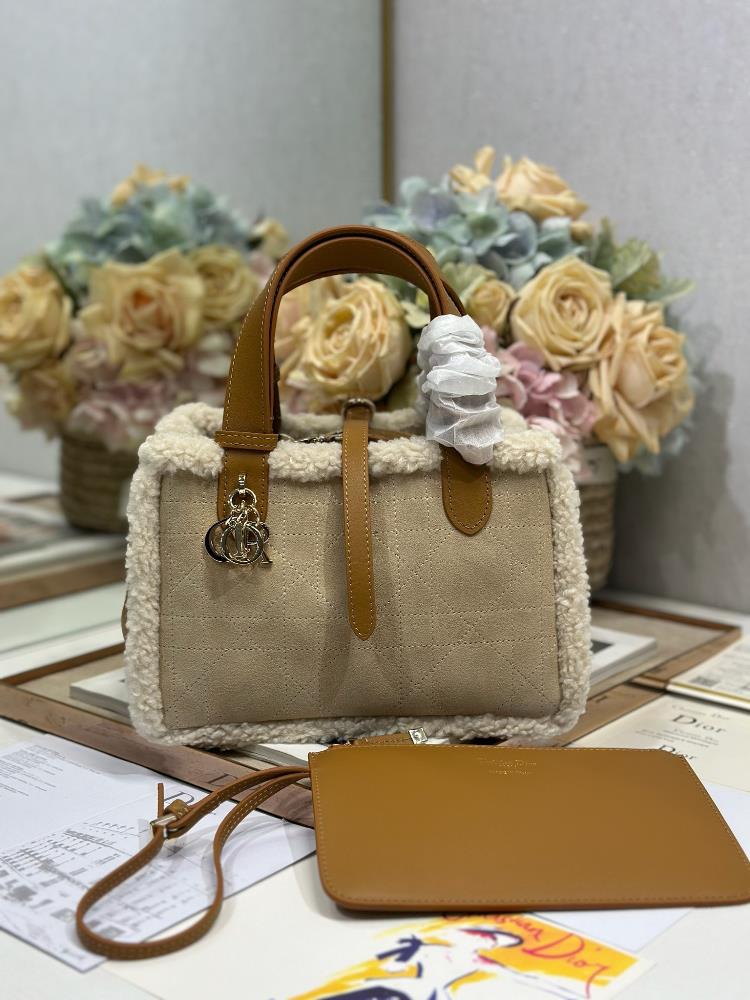 Small size D ior Toujours handbag made of cowhide and patchwork leatherBeige suede leather and brown cowhide fur integratedThis D ior Toujours handbag