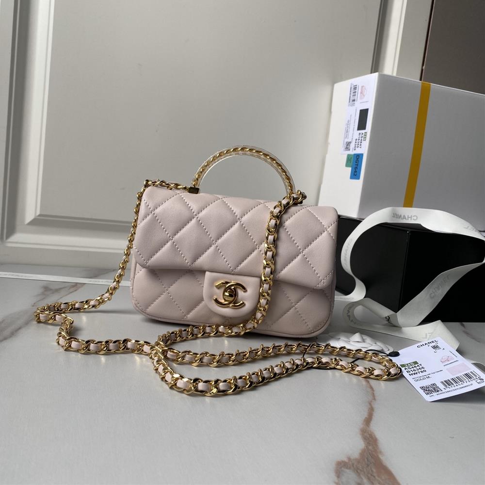 The Chanel CFmini 24s transparent handle bag AS4847 with a handle is really beautiful The gold chain and gold transparent handheld bag when paired w