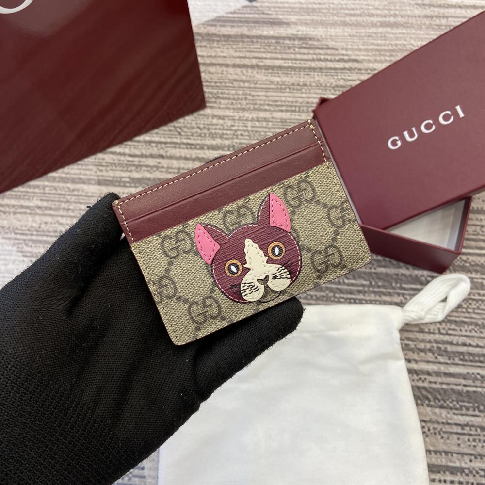 Equipped with a complete set of counter packaging and cat detailing GG mini wallets cute and playful animals such as cats dogs and pandas gather to