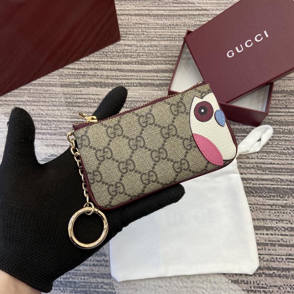 Equipped with a complete set of counter packaging and owl detailing GG mini wallets cute and playful animals such as cats dogs and pandas gather to