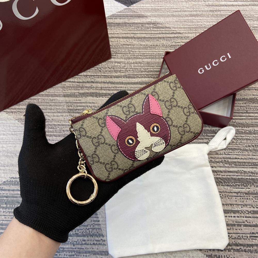 Equipped with a complete set of counter packaging and cat detailing GG mini wallets cute and playful animals such as cats dogs and pandas gather to