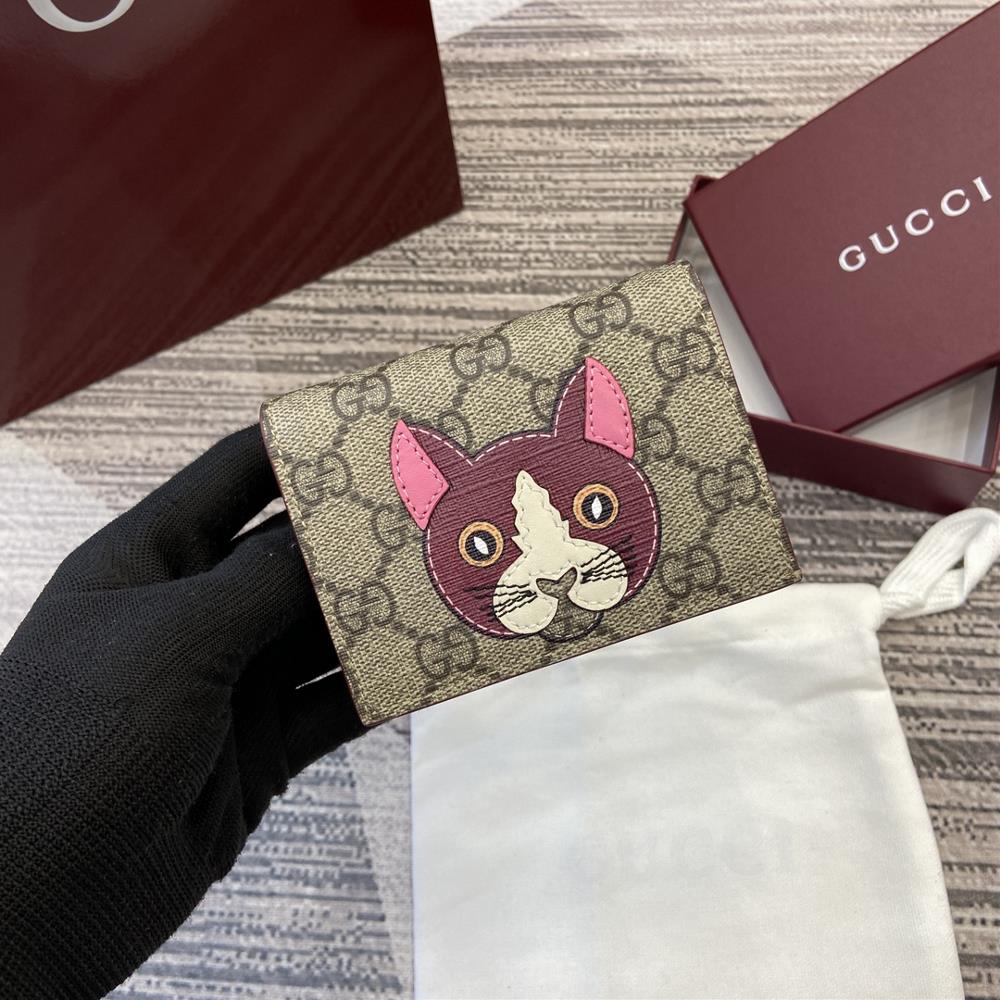 Equipped with a complete set of counter packaging GG mini wallets cute and playful animals such as cats dogs and pandas gather together to add the