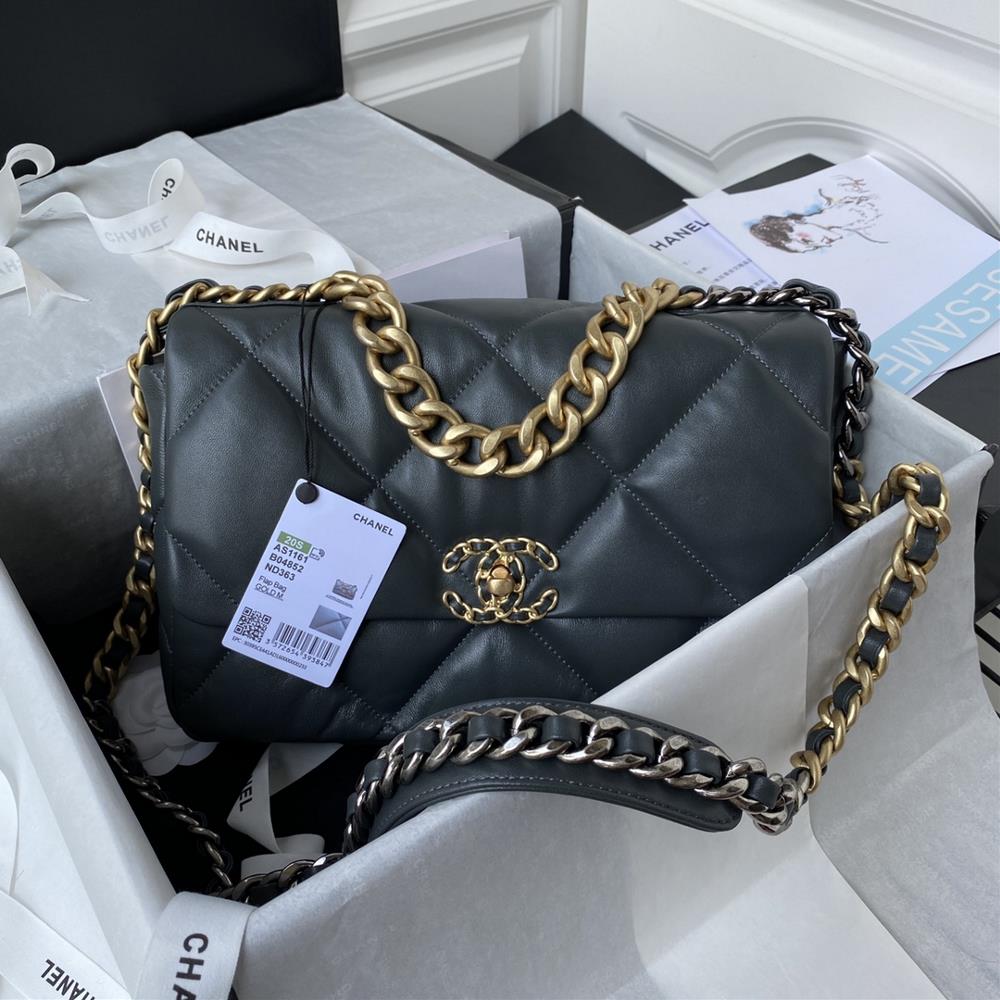 1161 Medium Ohanel Bag combines all classic pillow bagsThis bag was designed by Karl Lagerfeld and the new director Virginie Viard and it is also the