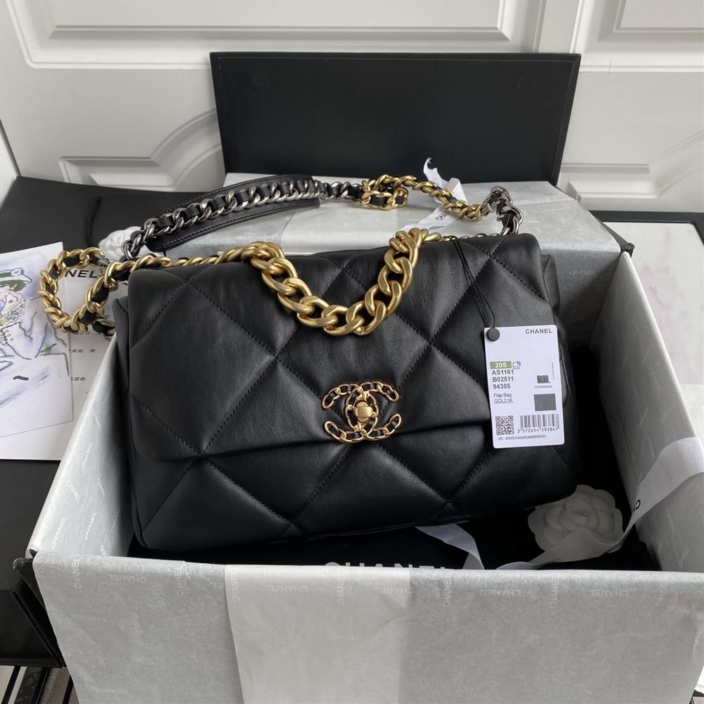 1161 Medium Ohanel Bag combines all classic pillow bagsThis bag was designed by Karl Lagerfeld and the new director Virginie Viard and it is also the