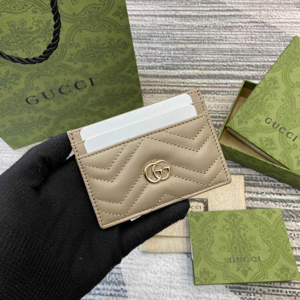 Equipped with a complete set of counter packaging GG Marmont series quilted card clipsGuccis classic small accessories continue to inject new vitalit