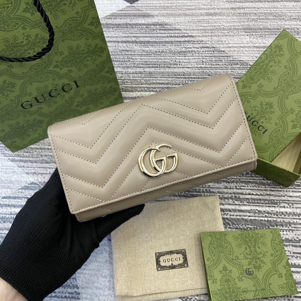 Comes with a complete set of counter packaging GG Marmont series quilted card bagsLike different shades of gray brown Guccis enduring design release