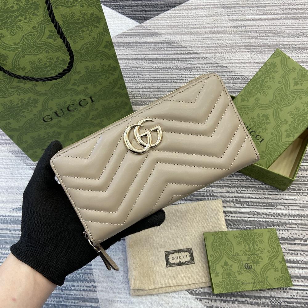 Comes with a complete set of counter packaging GG Marmont series quilted card bagsLike different shades of gray brown Guccis enduring design release