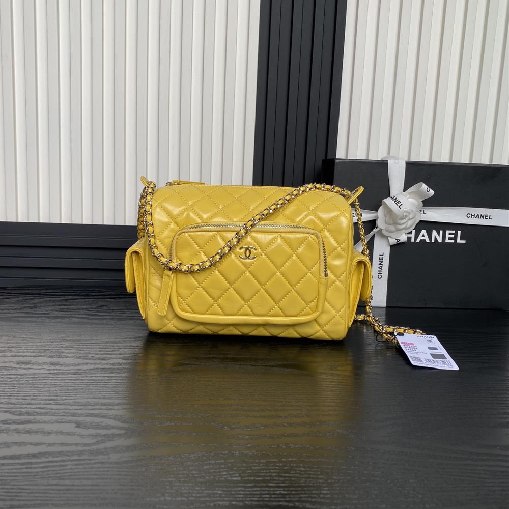 The Chanel 24K camera bag AS5156 has a perfect sense of luxury and is worth recommending The small and exquisite camera design with calf leather and