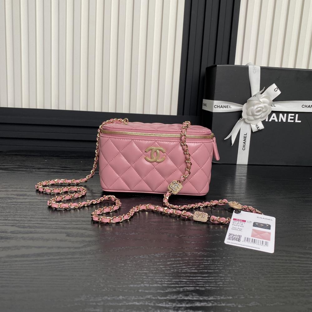 The Chanel 24K makeup bag AP4301 embossed rhinestone chain is super luxurious made of highquality sheepskin material with excellent glossiness and h