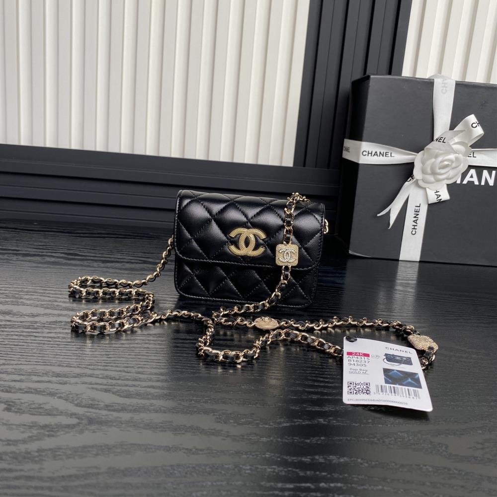 The Chanel 24K small waste bag AP4315 embossed rhinestone chain is super luxurious made of highquality sheepskin material with excellent glossiness