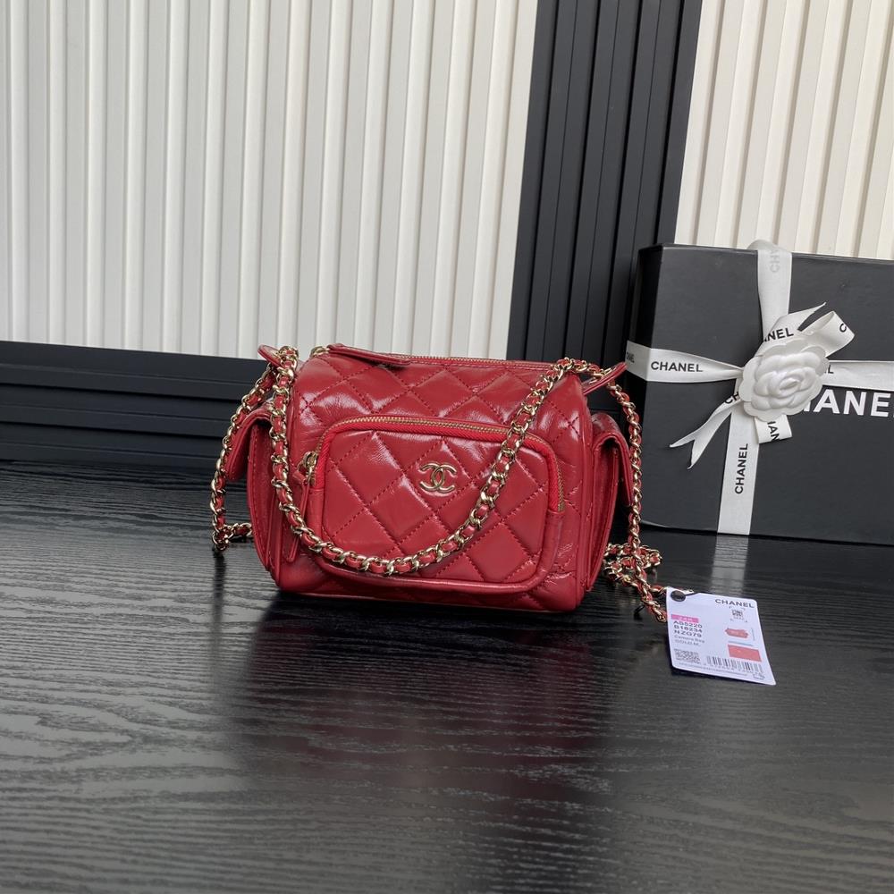 The Chanel 24K camera bag AS5220 has a perfect sense of luxury and is worth recommending The small and exquisite camera design with calf leather and