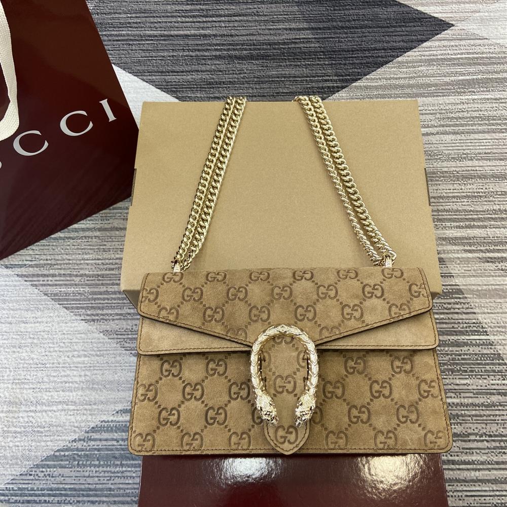 Equipped with a complete set of counter packaging Gucci creative director Sabato de Sarno has revitalized the classic Dionysus series small shoulder