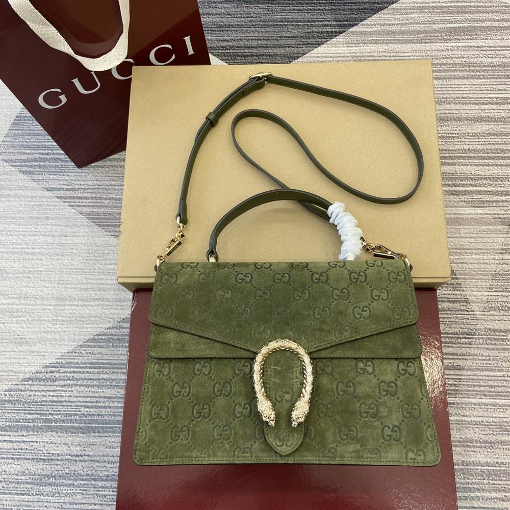 Equipped with a complete set of counter packaging Gucci creative director Sabato de Sarno has revitalized the classic Dionysus series small handbag