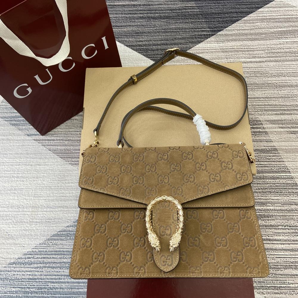 Equipped with a complete set of counter packaging Gucci creative director Sabato de Sarno has revitalized the classic Dionysus series small handbag