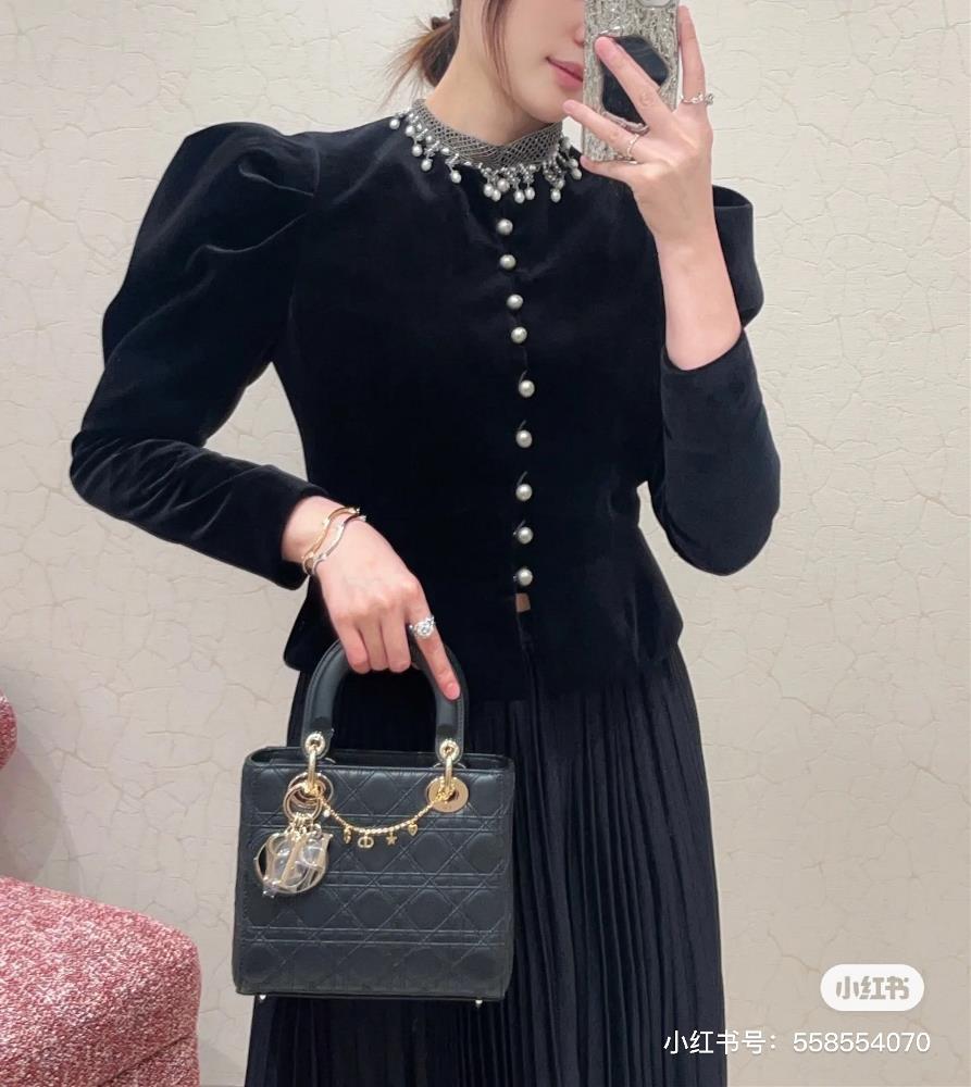 New Craftsmanship of Dai Fei Bao Double Embroidered Thread Black Sheep Four Grid Upper Body RenderingModel 0538  professional luxury fashion brand ag