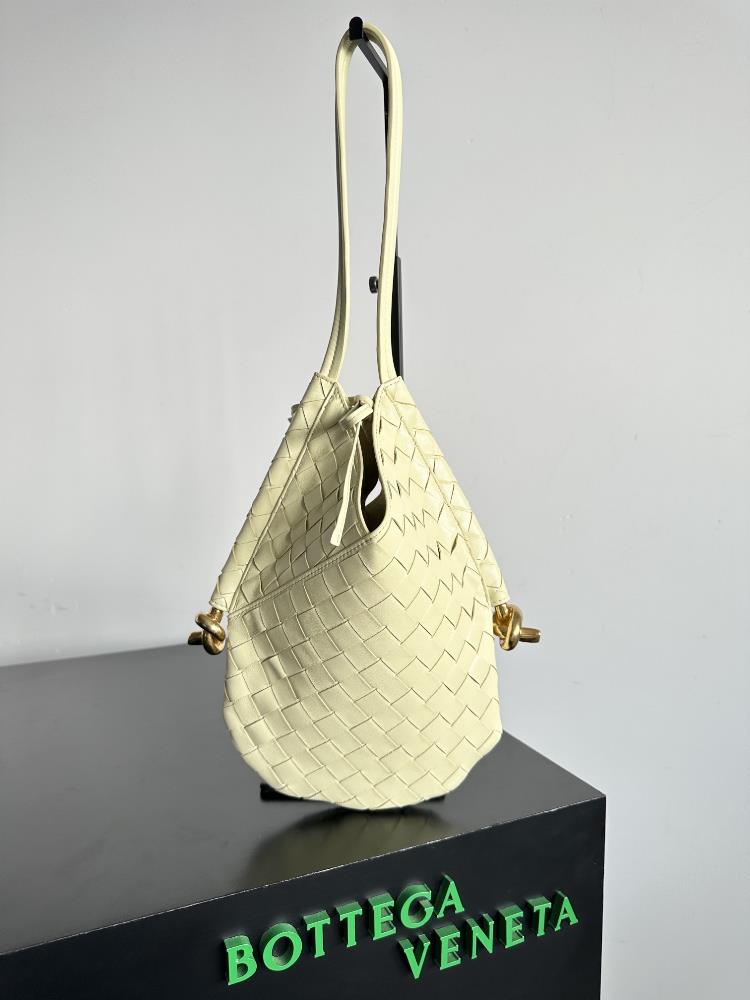 Original factory 2368950 Bottega Veneta also known as Yang Mis Solstice Shoulder Ba The latest bag design comes with a small bag insideExtremely ca