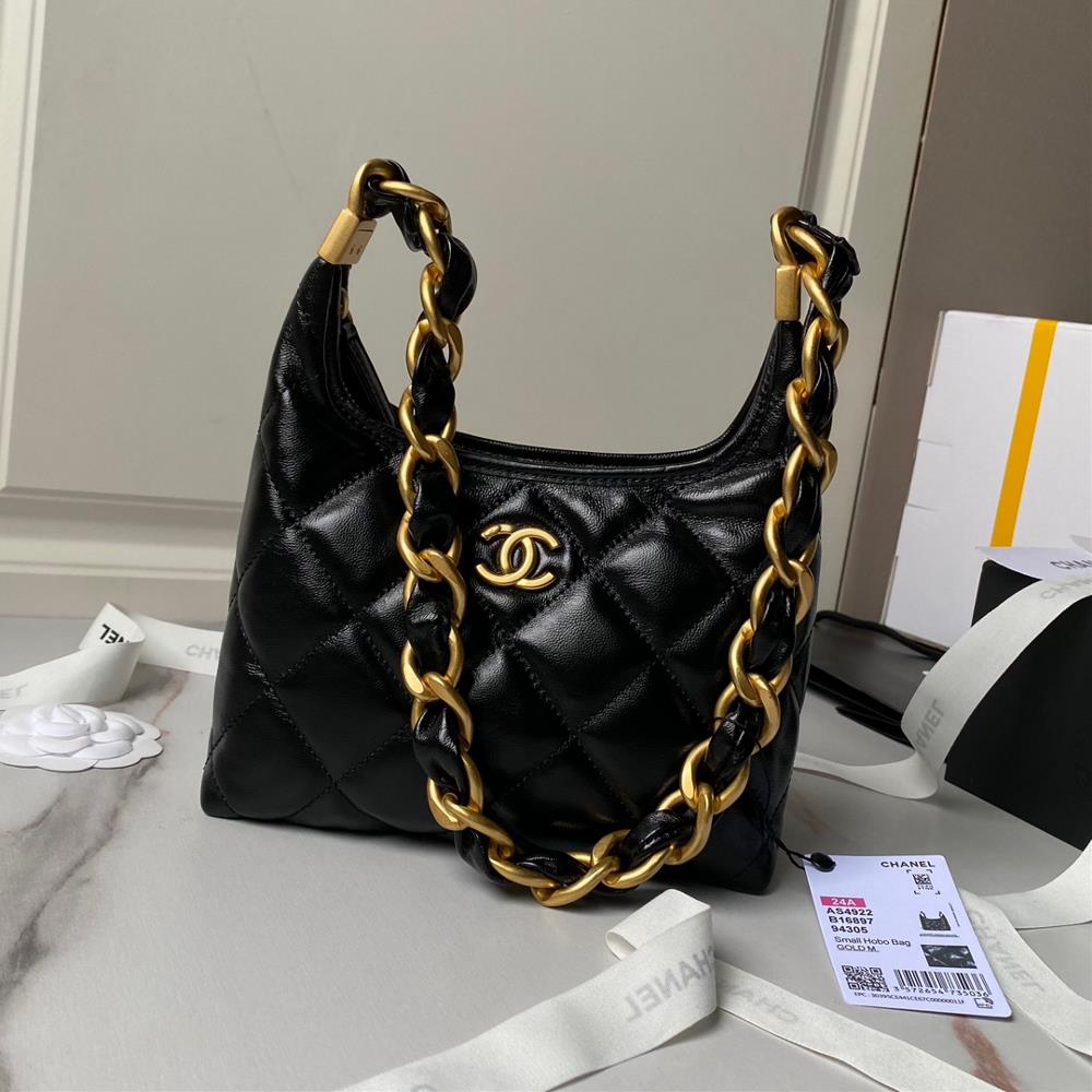 The Chanel 24A armpit bag highend handmade visit AS4922 this season really fills the autumn and winter atmosphere Its design is simple yet sophistic