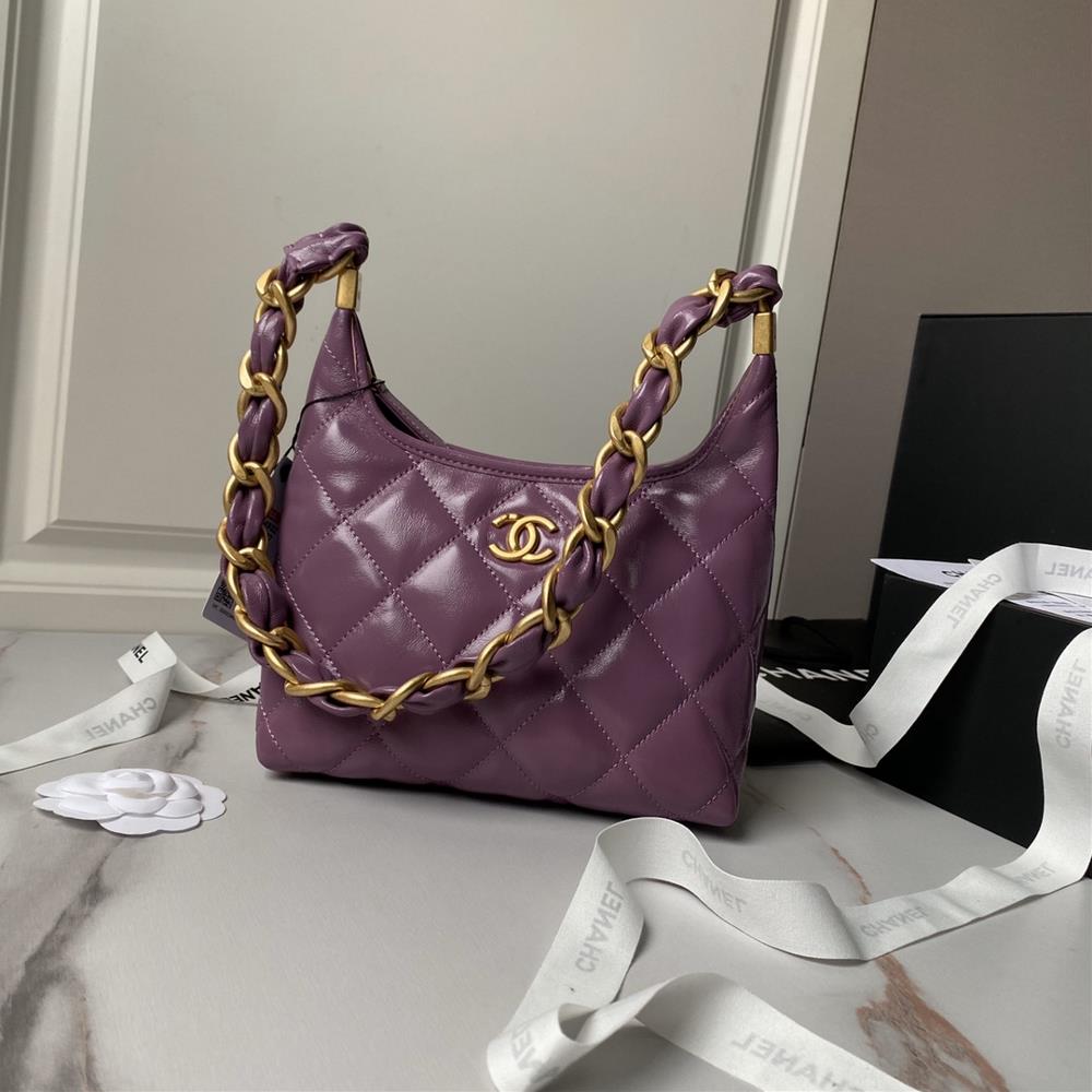 The Chanel 24A armpit bag highend handmade visit AS4922 this season really fills the autumn and winter atmosphere Its design is simple yet sophistic