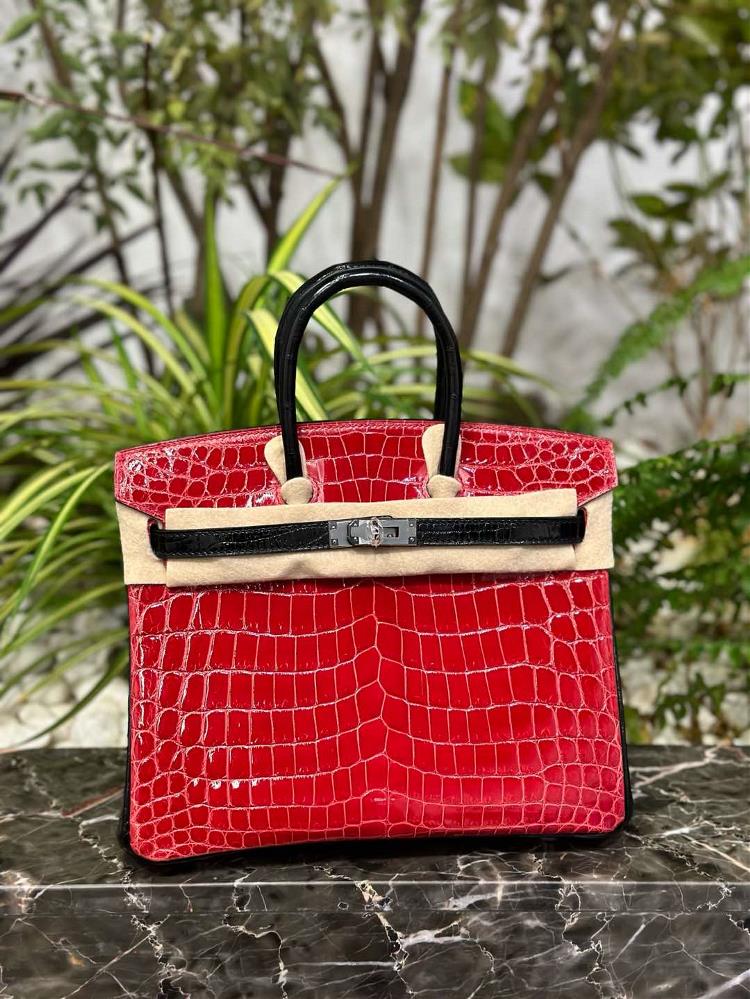 Birkin25 glossy Nile red with black silver buckle in stock  professional luxury fashion brand agency businessIf you have wholesale or retail intenti