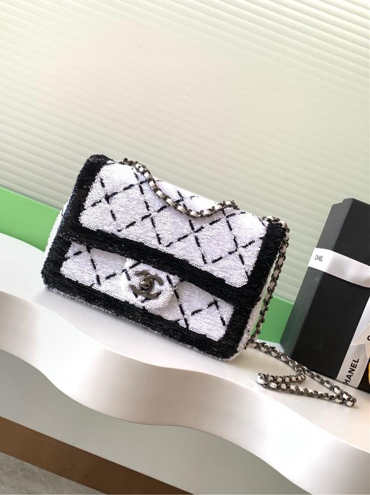 Chanel 24P Bead PackIts really heartwarming The white and black grid really has a feeling of spring vitality I love it so much and it amazes everyo