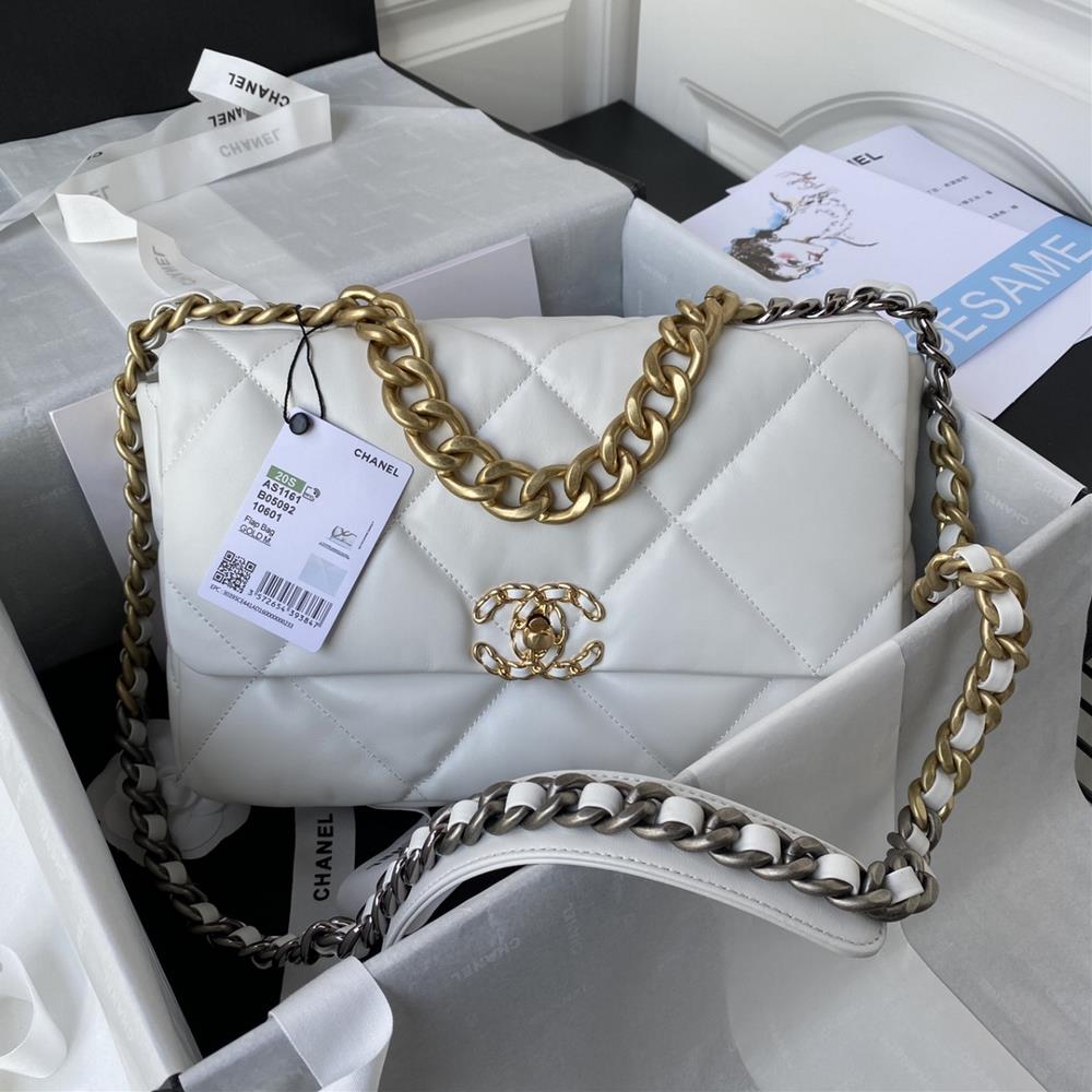 1161 Medium Ohanel Bag combines all classic pillow bagsThis bag was designed by Karl Lagerfeld and the new director Virginie Viard and it is also the