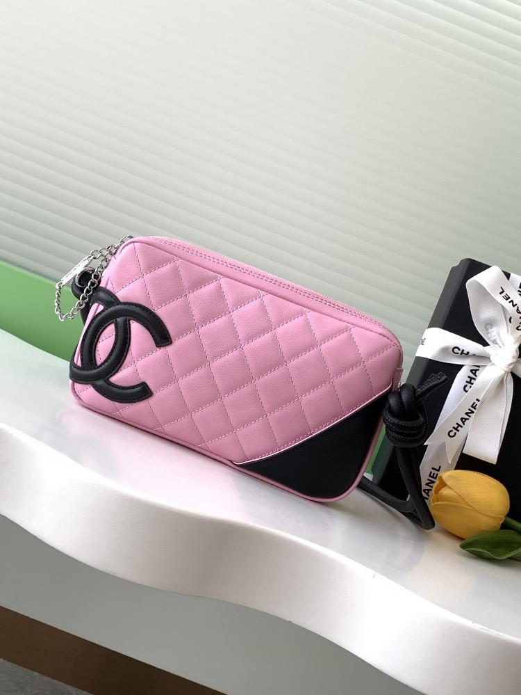 Chanel Kangpeng series pink with black panda color underarm bagI like the Chanel Kangpeng series This underarm bag is also a collection of every colo