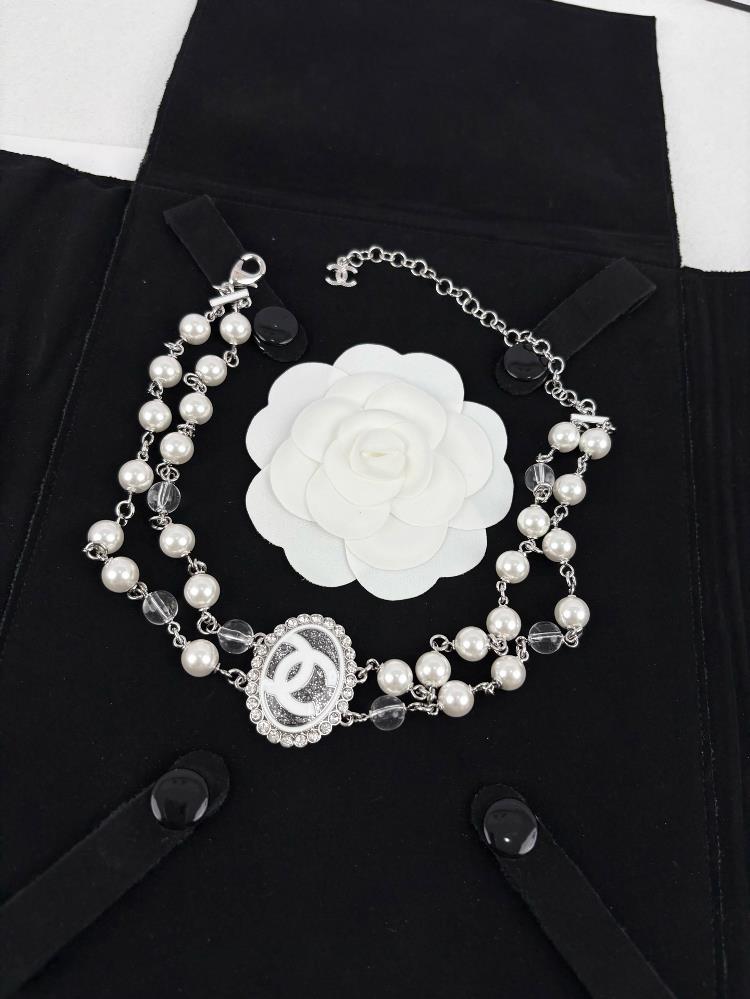 Xiaoxiangs new highend light luxury oval double layered pearl necklace with full diamondstagName  Chanel necklacetagId 10956196  profess