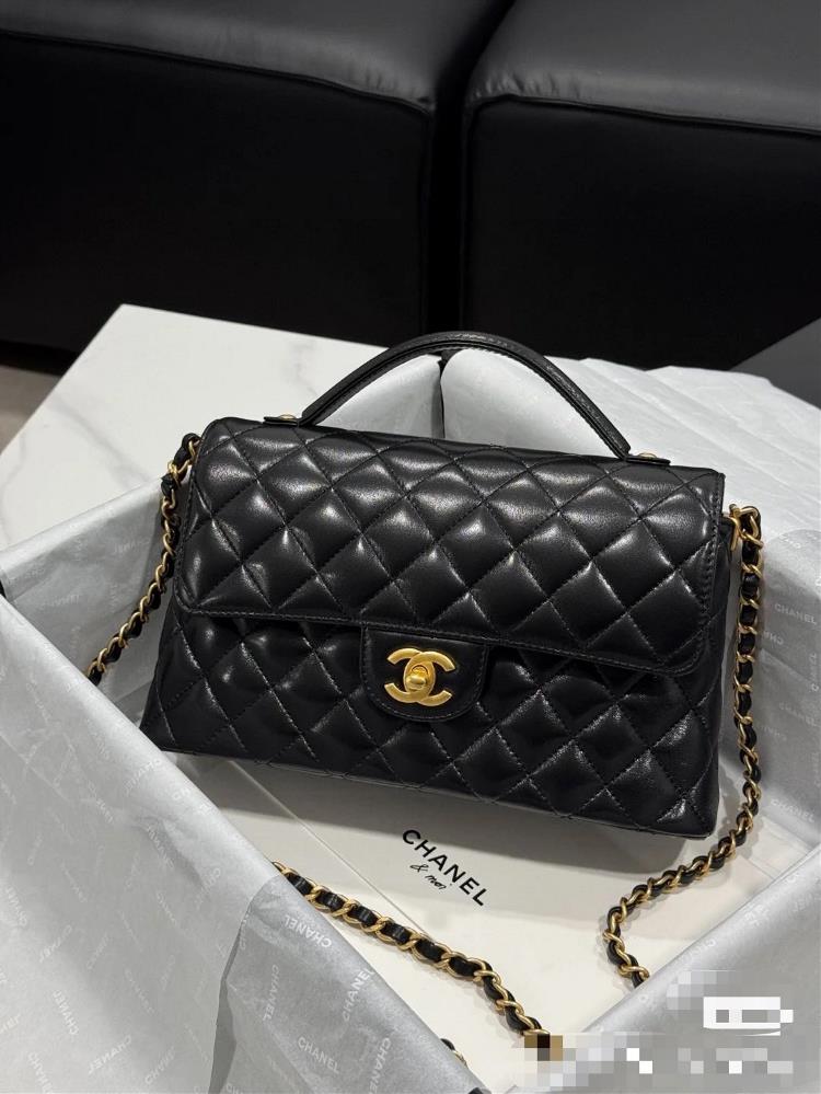 The exclusive largesized export product OHANELs latest best seller the 25P spring and summer black gold Kelly bag is really beautiful and retro in