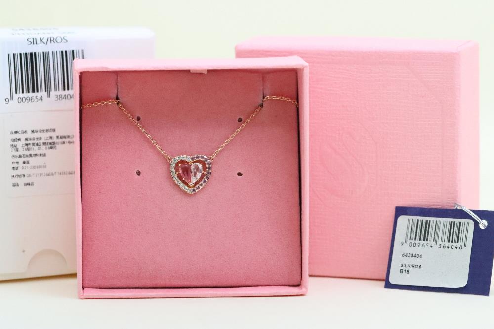 Rose gold pink diamond heartshaped collarbone necklaceThis rose gold plated necklace chain is specially crafted as a beautiful interpretation of love