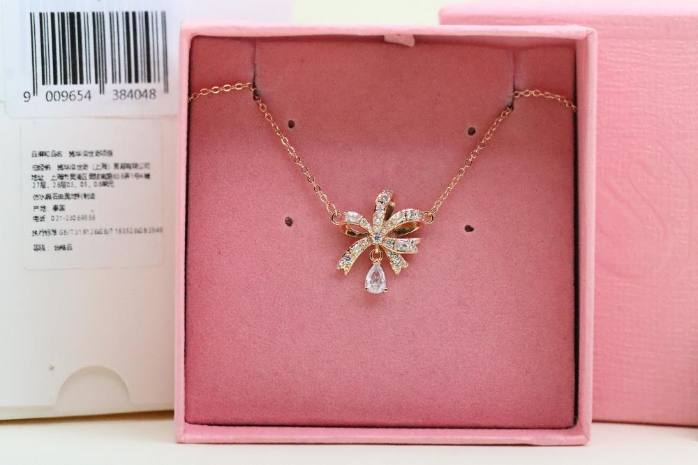 Rose Gold Bow Water Drop NecklaceThis butterfly bow is a symbol of love with a playful design that is not only exquisite and intricate but also full