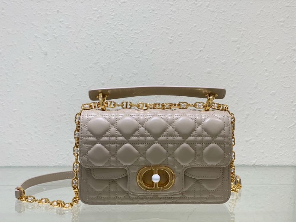 Small Dior Jolie handbagMilk tea colored cow leather rattan plaid patternNumber 9271This Dior Jolie handbag is a new addition to the SpringSummer 202