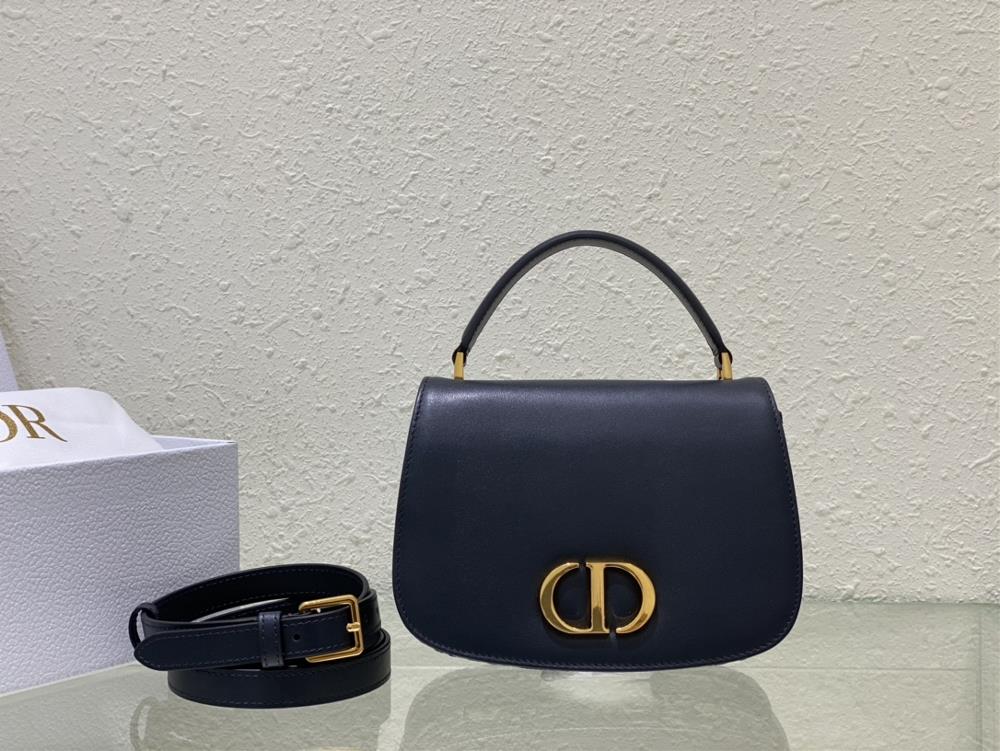 This 30 Montaigne Avenue Top Handle handbag showcases an elegant temperament and modern style with a unique style Carefully crafted with blue Obliqu