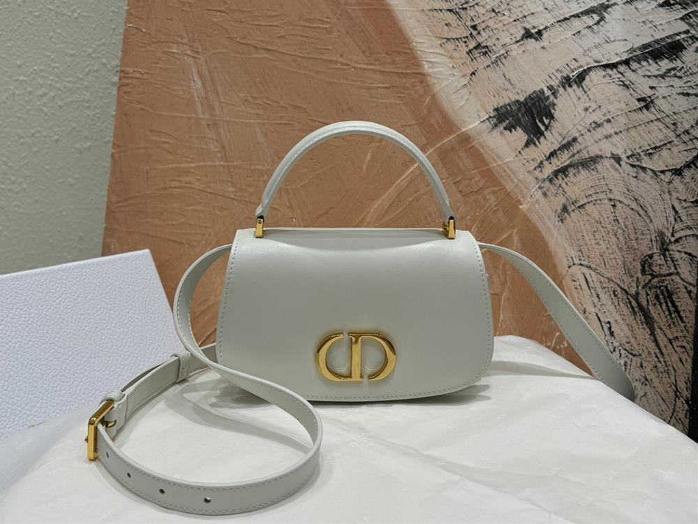 This 30 Montaigne Avenue Top Handle handbag showcases an elegant temperament and modern style with a unique style Crafted with exquisite durable a