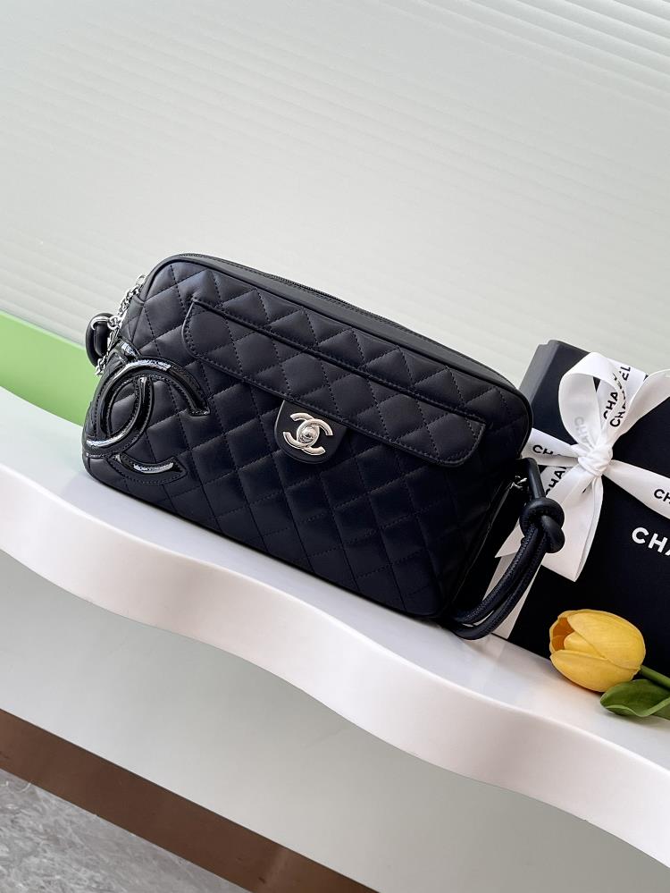 Chanel Kangpeng series black with black paint panda color camera bagI like Chanel Kangpeng series This camera bag is also a collection of every color