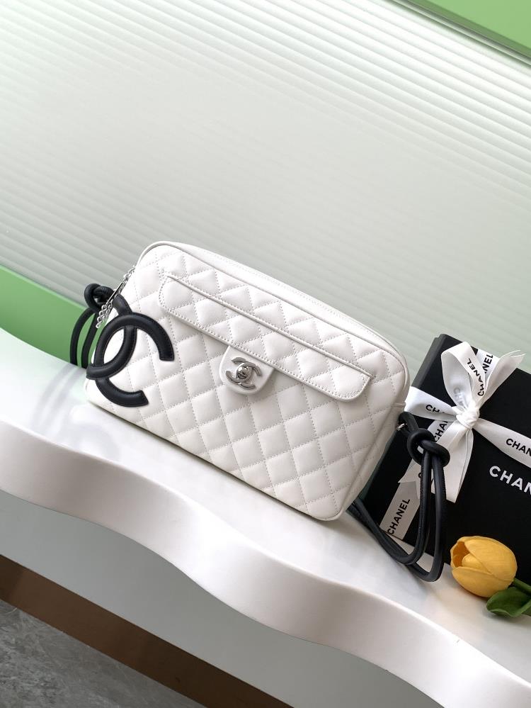 Chanel Kangpeng series black and white panda color camera bagI like Chanel Kangpeng series This camera bag is also a collection of every color Wow