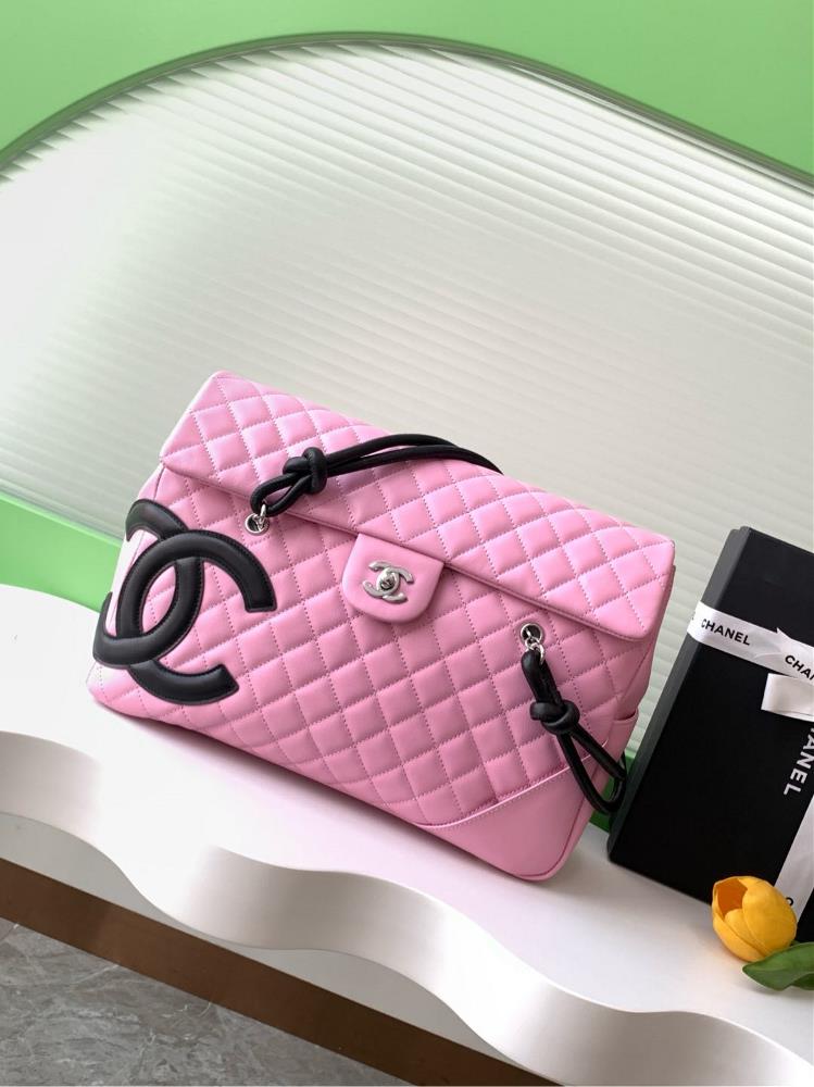 Kangpeng Airport Bag Pink Paired with Black Panda Kangpeng Airport Bag is a classic black and white panda color scheme with a strong motorcycle sty