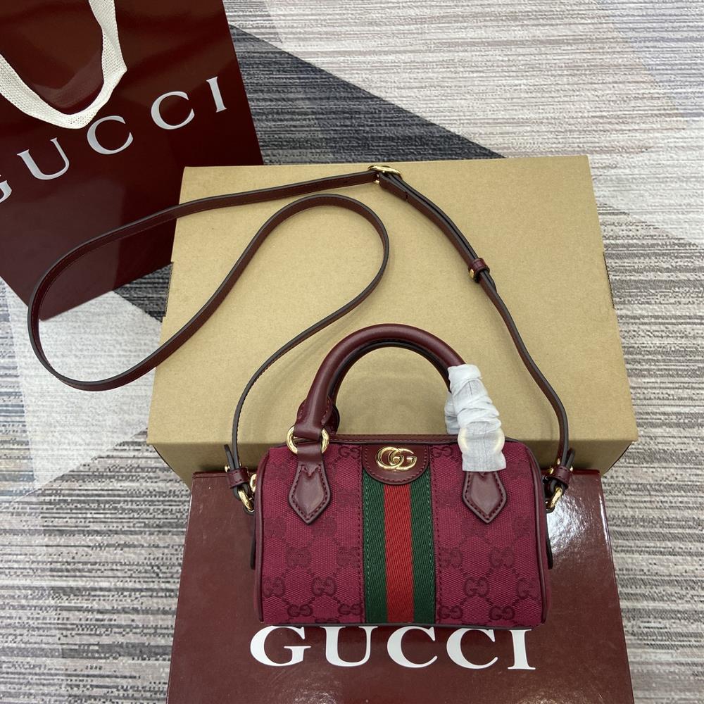 Equipped with a complete set of counter packaging for the Ophidia series ultra mini handbagClassic GG Supreme canvas presents a variety of Gucci selec
