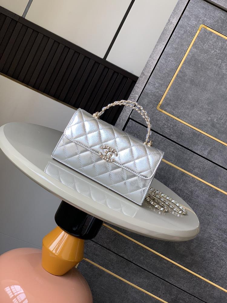 Yingguang Silver 25s Cross Handle Black Gold Horizontal Edition Large is a musthave for this season The design of the horizontal flip cover is retro