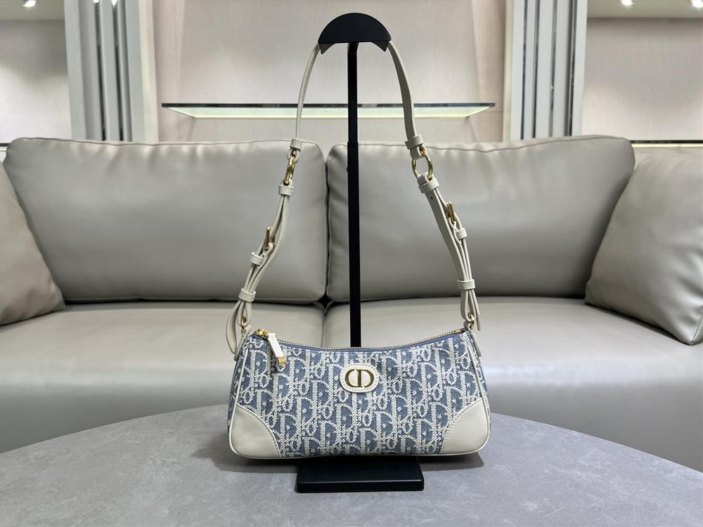 This Cigale mini handbag with blue coconut grass effect plaid fabric enriches the 30Montaigne series with stylish and exquisite design Combining ligh