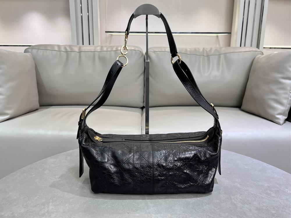 This DJourney handbag is a new product of this season which made a brilliant debut at Diors SpringSummer 2025 ready to wear collection It has a so