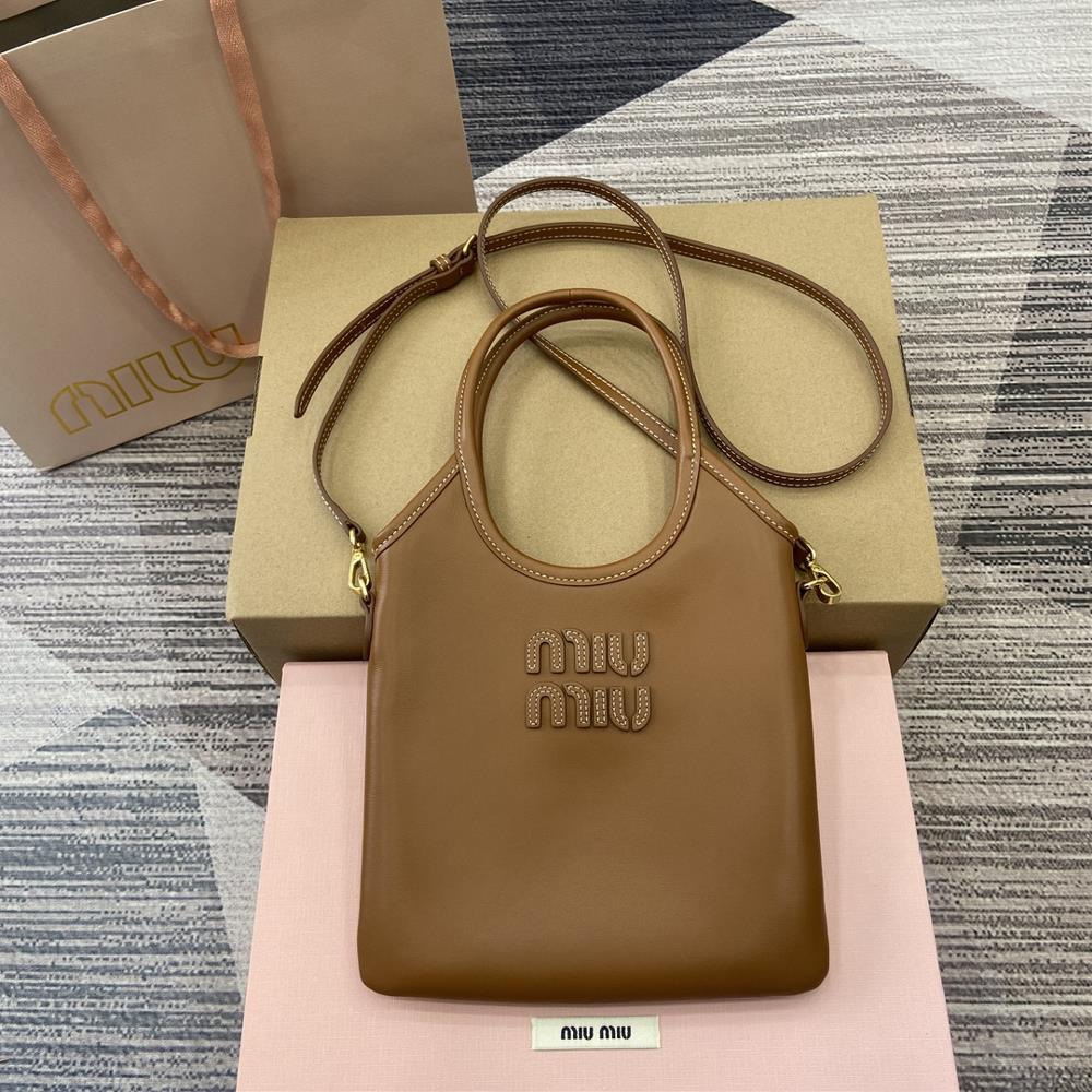 Equipped with a complete set of counter packaging for Mius new mini tote bag the new size is small cute and highly adaptable fashionable chic a