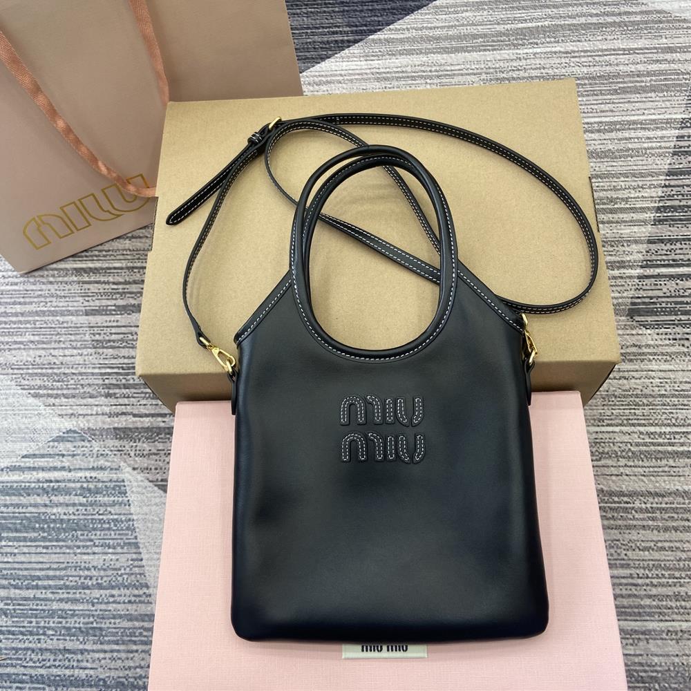 Equipped with a complete set of counter packaging for Mius new mini tote bag the new size is small cute and highly adaptable fashionable chic a