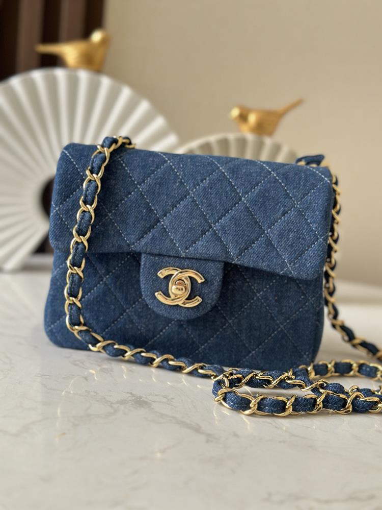New shipment with complete packagingThe new Chanel square fat guy with a vintage logo is cute and exquisite which looks small but fully meets daily n