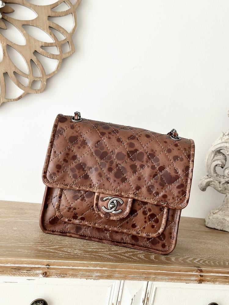 0 original developmentChaneVintage resin skin flip tofu bag in stock original version waxed brownUnique and fashionable with a high rate of return a
