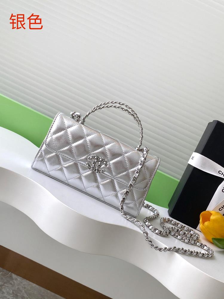 The design of the 25A cross handle leather horizontal version and large horizontal flip cover is both retro and fashionable with a leather chain inte