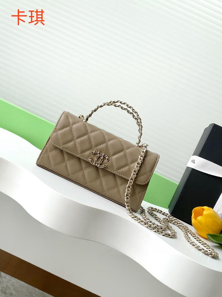 The design of the 25A cross handle leather horizontal version and large horizontal flip cover is both retro and fashionable with a leather chain inte