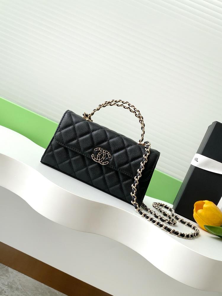 The design of the 25A cross handle leather horizontal version and large horizontal flip cover is both retro and fashionable with a leather chain inte