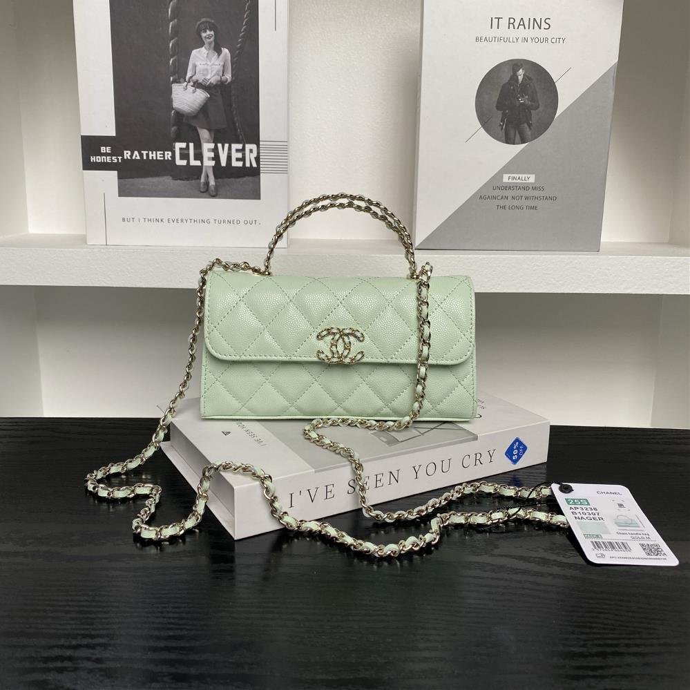 Chanel 23p Black Horse Kelly Long Handle BagModel AP3238Material Litchi cowhideA super long shape that can hold a phone without being useless whethe