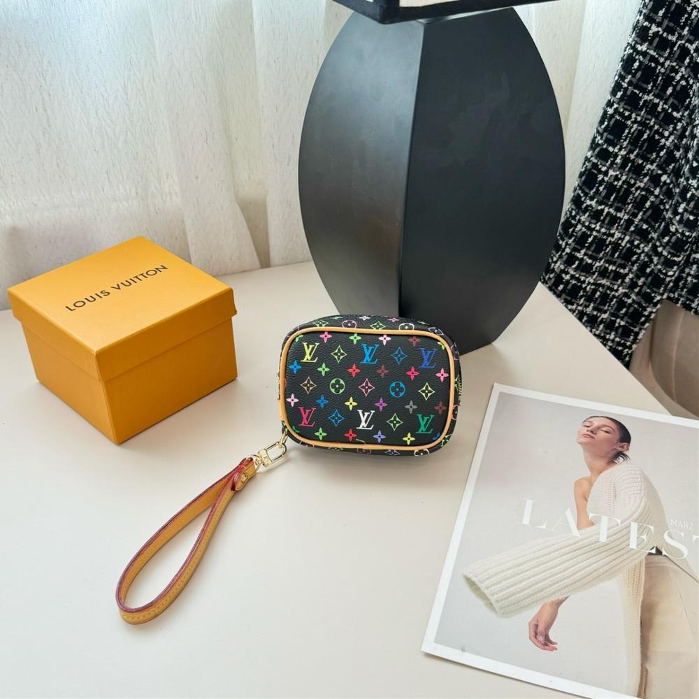 New LV handbag with 3 colors availableLouis Vuitton LV Mini Handbag WalletCan hold small items such as cards coins cosmetics etcsize 1396cmThe Vani