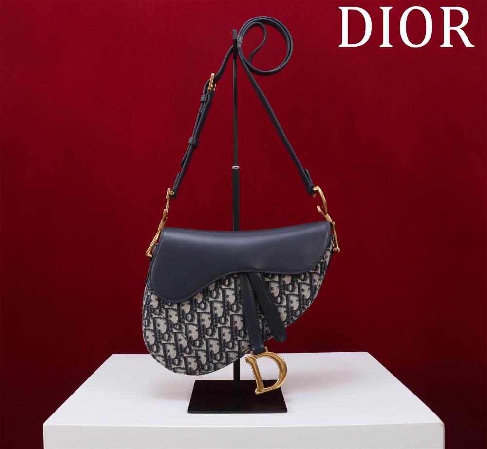 New Soft Saddle Saddle Bag with Shoulder Strap Blue ClothThis Soft Saddle saddle bag reinterprets Diors classic design creating a soft version Craf